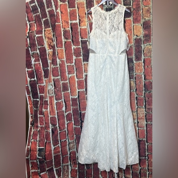 DB STUDIO Corded Lace Trumpet Wedding Dress with Illusion Sides. - size 14 NWT - Picture 5 of 16